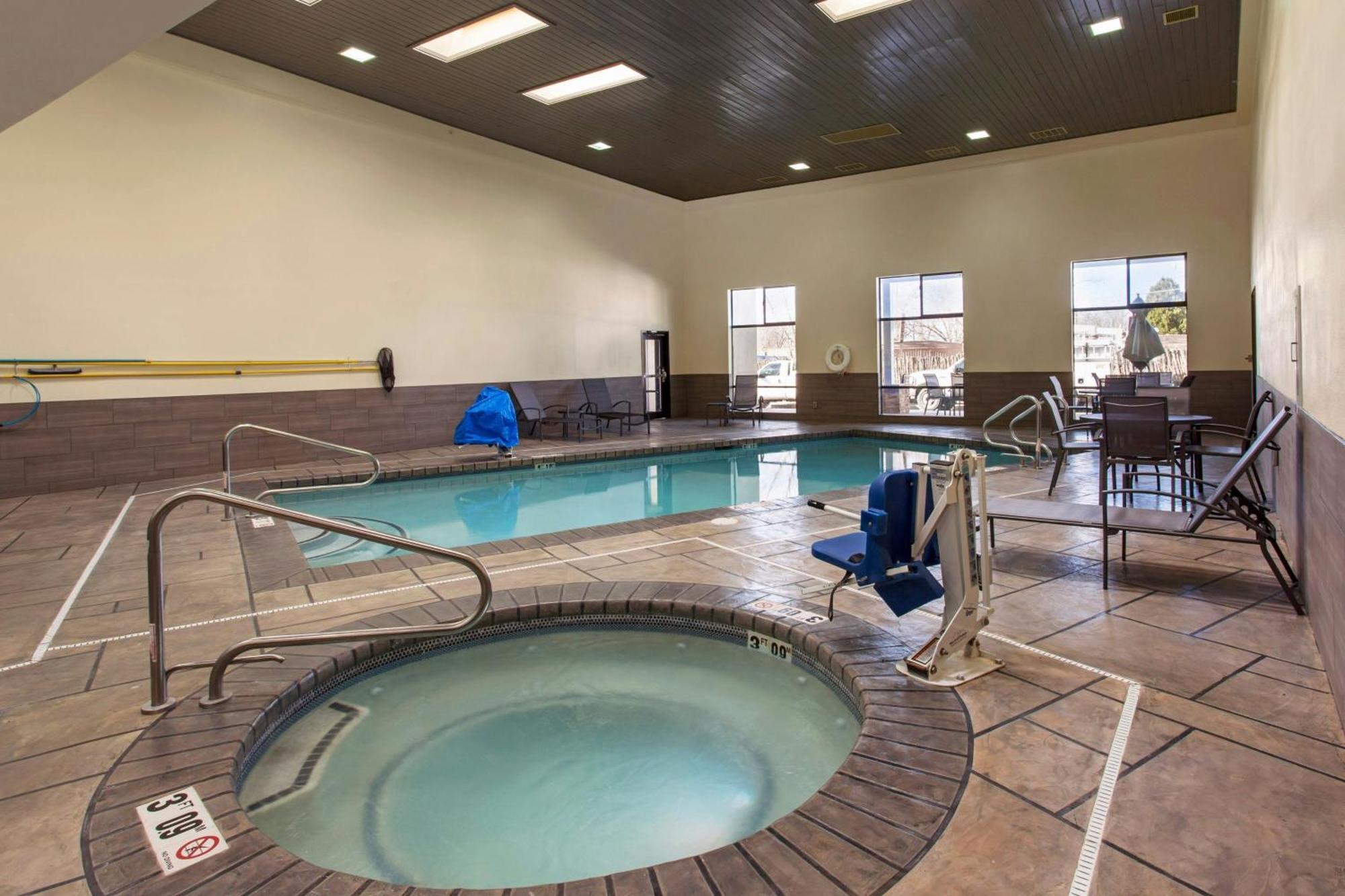 Fairfield & By Marriott Santa Fe